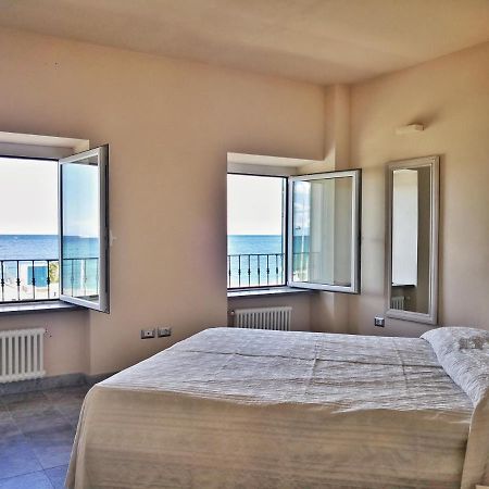 Appartamento Deluxe Con Terrazza Sul Mare Savona Exterior photo