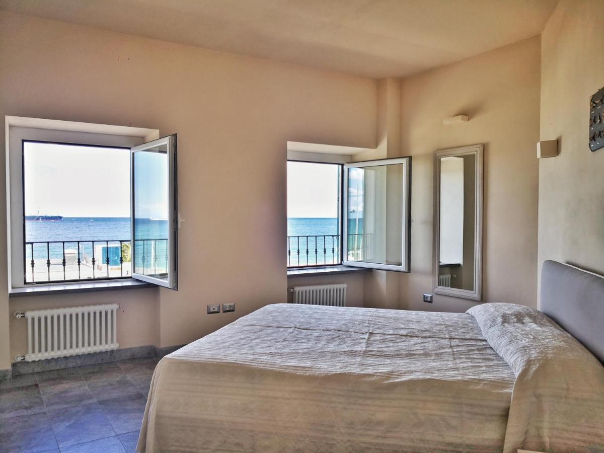 Appartamento Deluxe Con Terrazza Sul Mare Savona Exterior photo