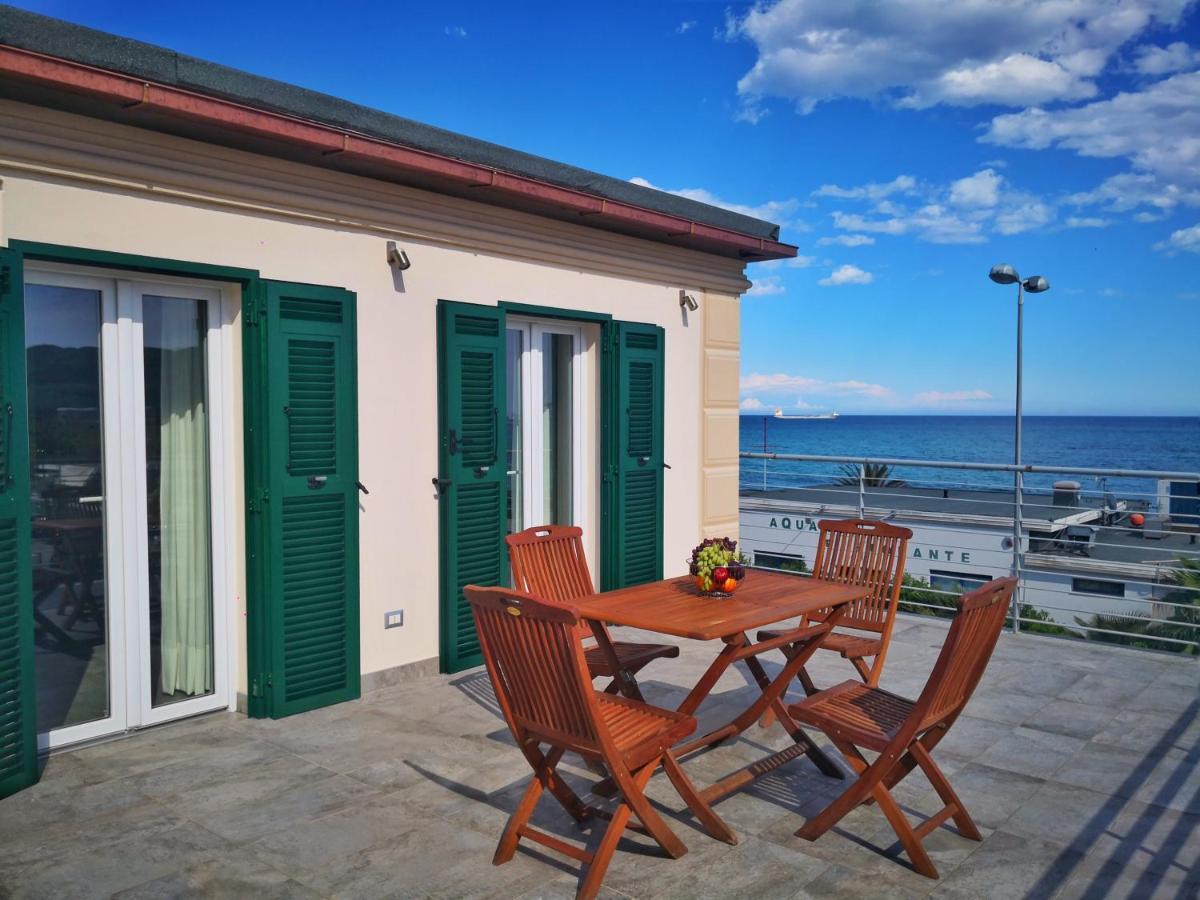 Appartamento Deluxe Con Terrazza Sul Mare Savona Exterior photo