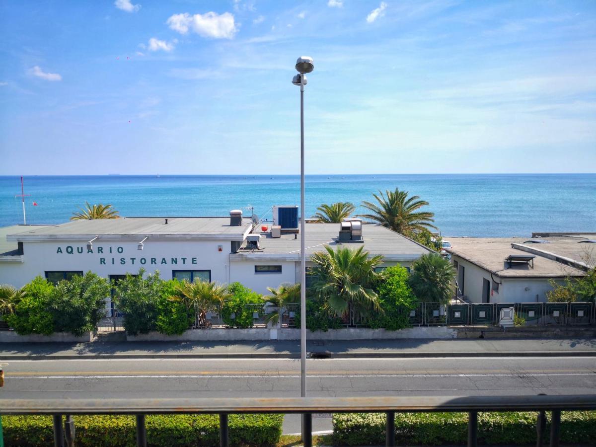 Appartamento Deluxe Con Terrazza Sul Mare Savona Exterior photo