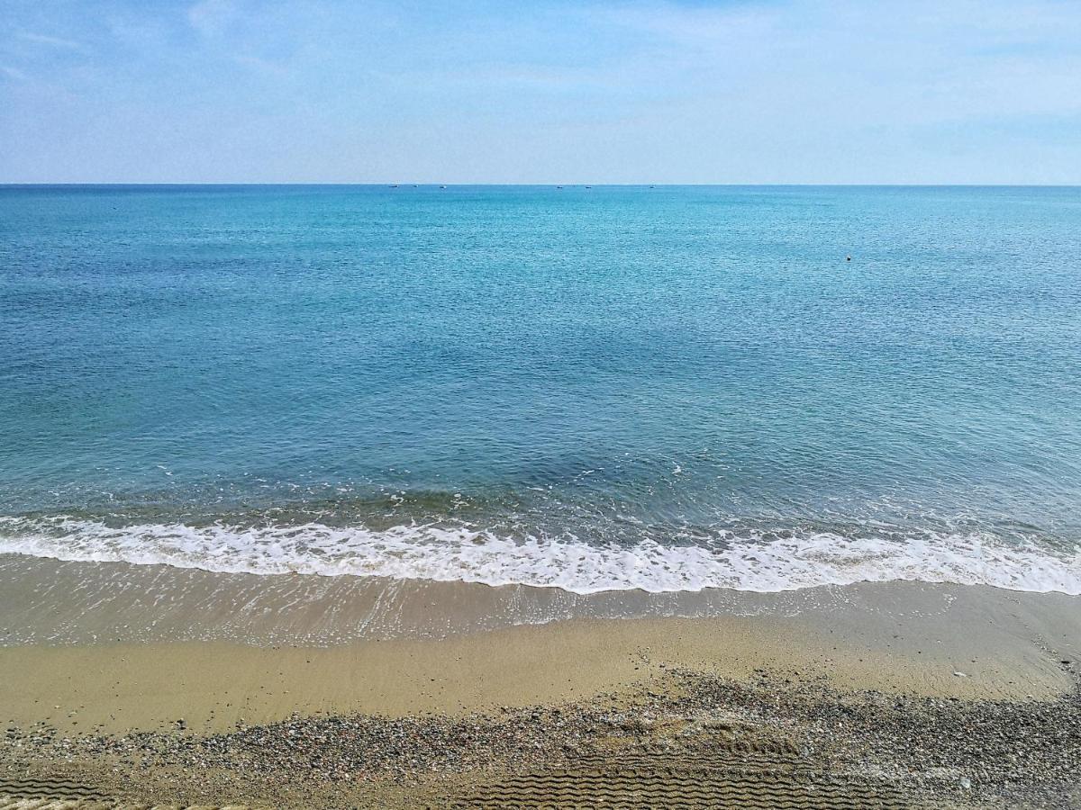 Appartamento Deluxe Con Terrazza Sul Mare Savona Exterior photo